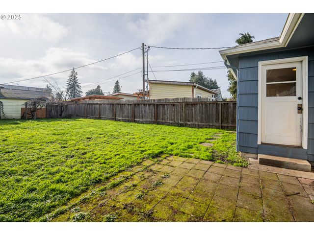 729 J St, Springfield, OR 97477