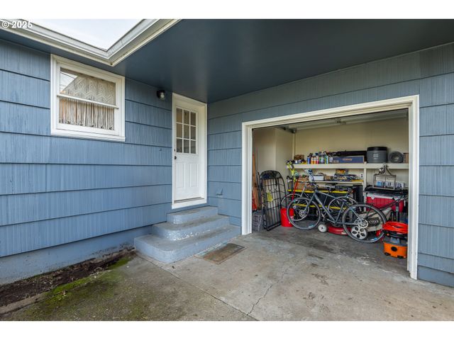 729 J St, Springfield, OR 97477