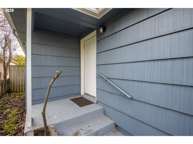 729 J St, Springfield, OR 97477