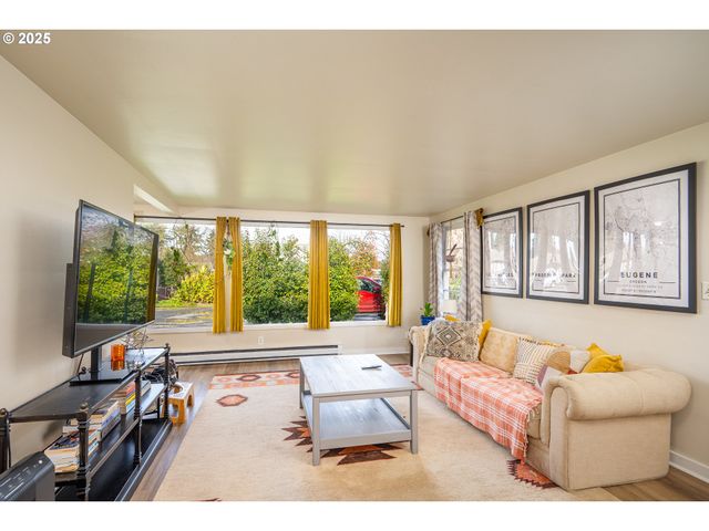 729 J St, Springfield, OR 97477