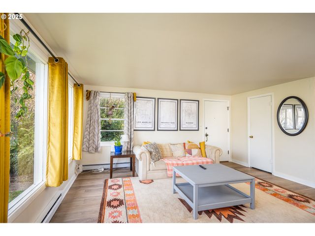 729 J St, Springfield, OR 97477