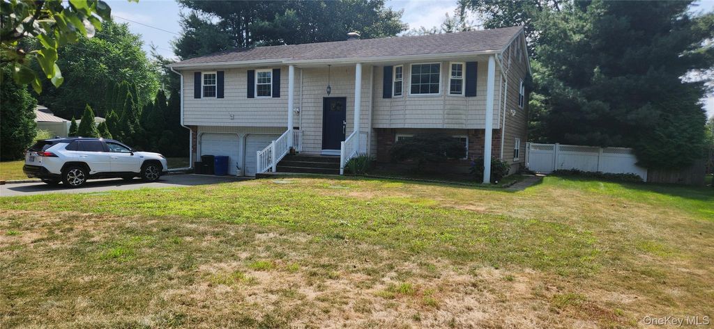 316 Mount Pleasant Road, Hauppauge, NY 11788