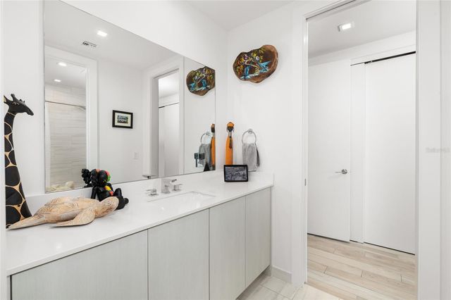 5120 MARINA WAY 16005, Tampa, FL 33611