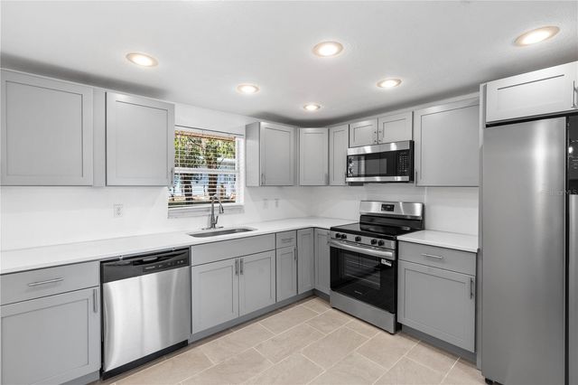 8623 PARKWAY CIRCLE, Riverview, FL 33569