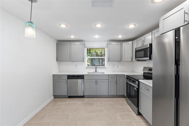 8623 PARKWAY CIRCLE, Riverview, FL 33569