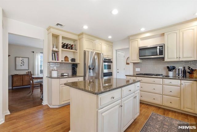 72 Lenox Road, Wayne, NJ 07470