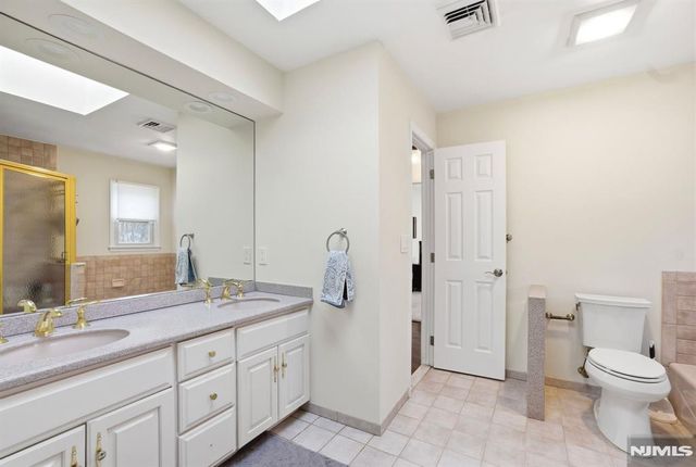 72 Lenox Road, Wayne, NJ 07470