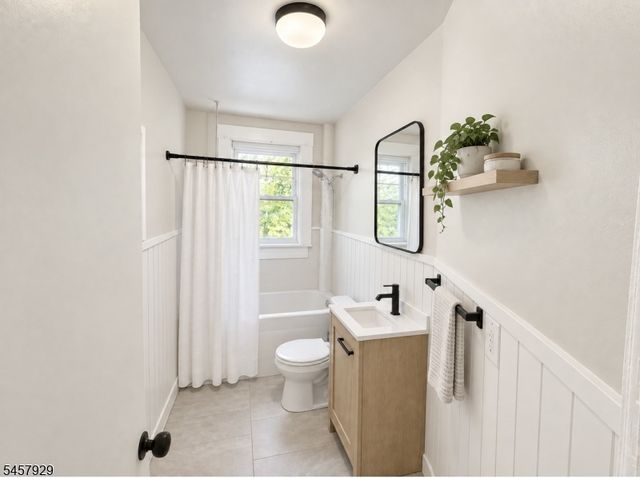 406 Saddle River Rd 2, Saddle Brook Twp., NJ 07663