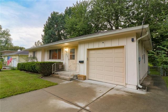 6616 Hardy Avenue, Raytown, MO 64133
