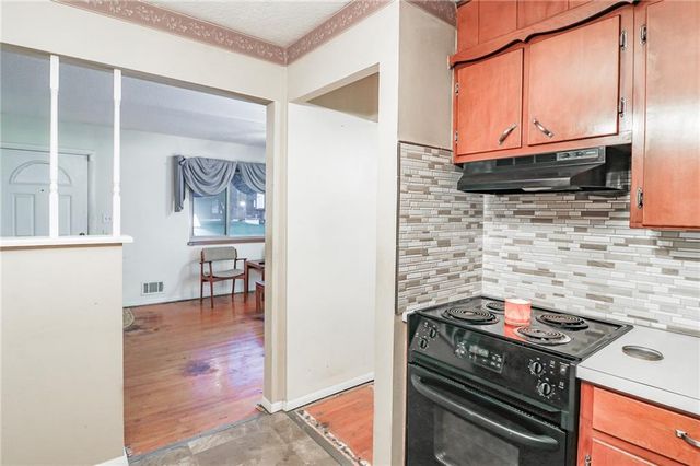 6616 Hardy Avenue, Raytown, MO 64133