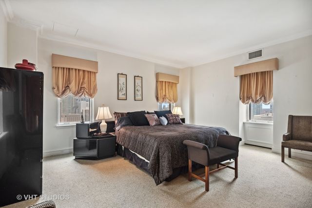 1242 N Lake Shore Drive 25, Chicago, IL 60611