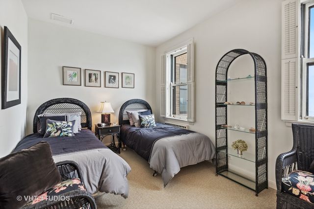 1242 N Lake Shore Drive 25, Chicago, IL 60611