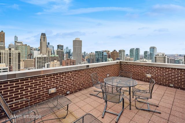 1242 N Lake Shore Drive 25, Chicago, IL 60611