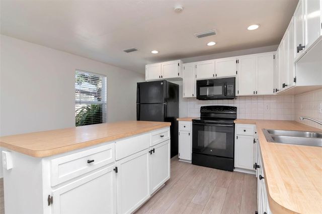 3305 56TH AVENUE N, St Petersburg, FL 33714