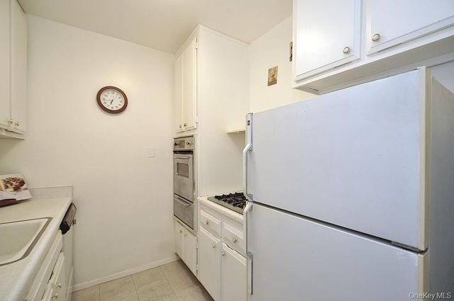 260 Garth Road 4A5, Scarsdale, NY 10583