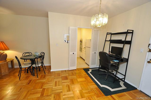 260 Garth Road 4A5, Scarsdale, NY 10583