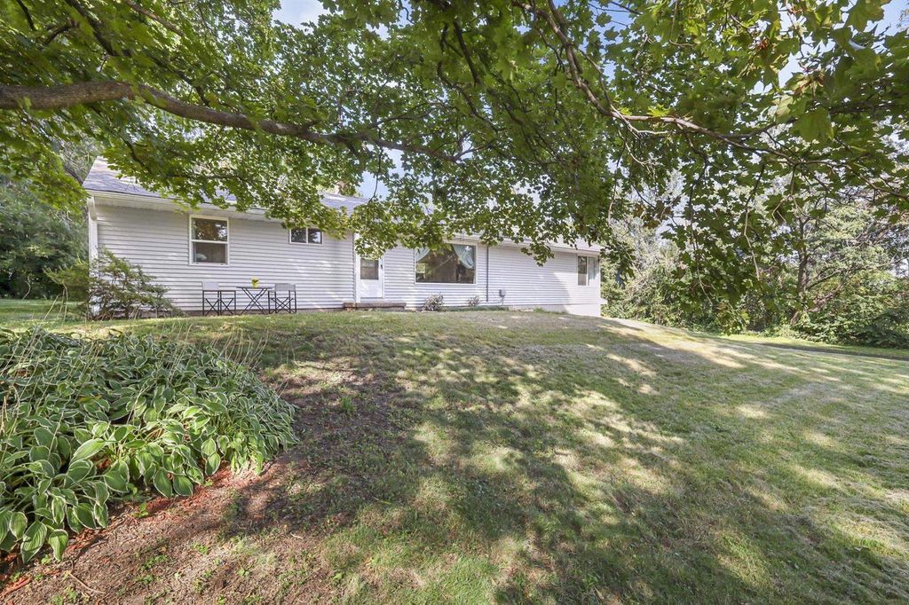 6064 Vroman Road, Fitchburg, WI 53593