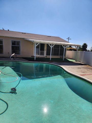7610 Seton Hall Street, La Mesa, CA 91942
