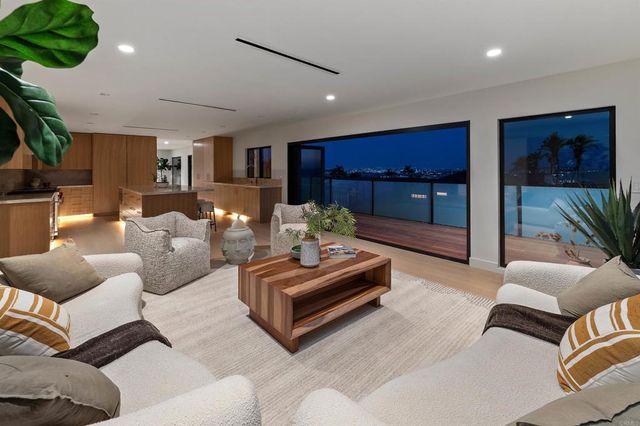 1553 Copa De Oro Drive, La Jolla, CA 92037
