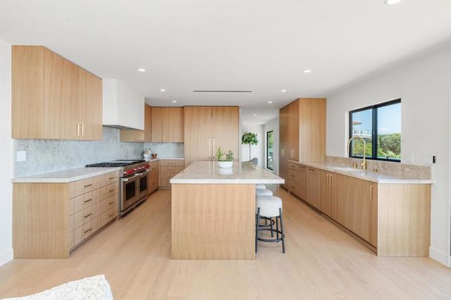 1553 Copa De Oro Drive, La Jolla, CA 92037