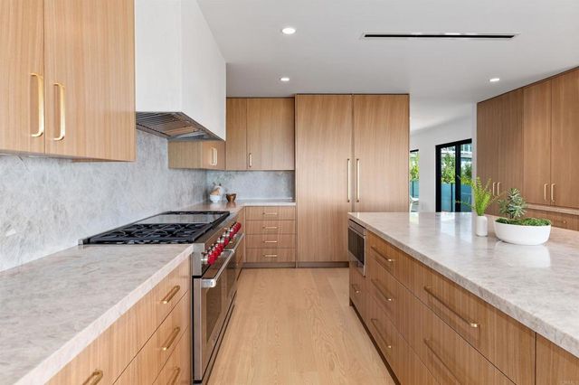 1553 Copa De Oro Drive, La Jolla, CA 92037
