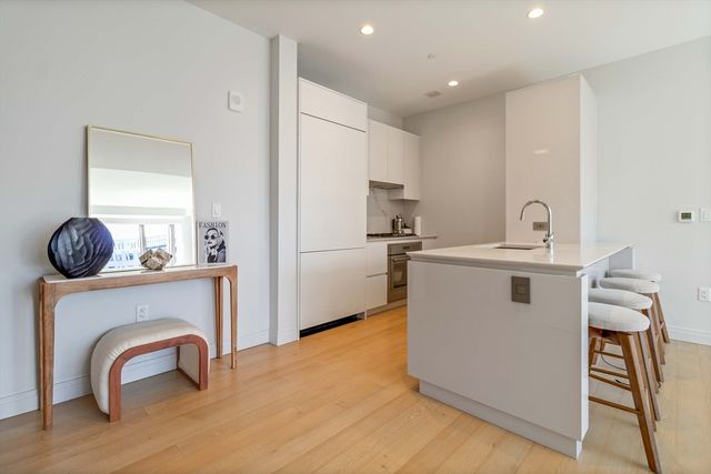 133 Seaport Blvd 2007, Boston, MA 02210