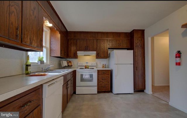 1234 WOODMERE DR, Pottstown, PA 19464