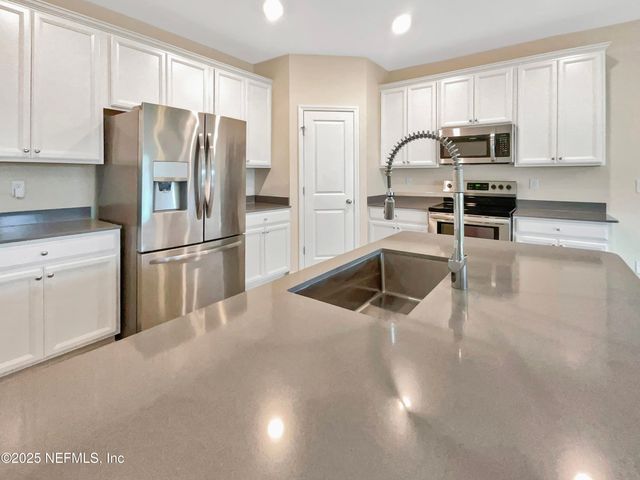 10357 BENSON LAKE Drive, Jacksonville, FL 32222