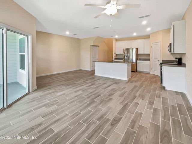 10357 BENSON LAKE Drive, Jacksonville, FL 32222