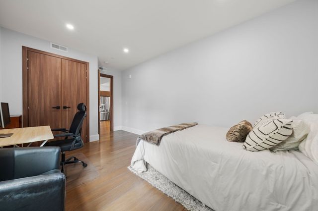 32 Pearl St 3, Boston, MA 02125