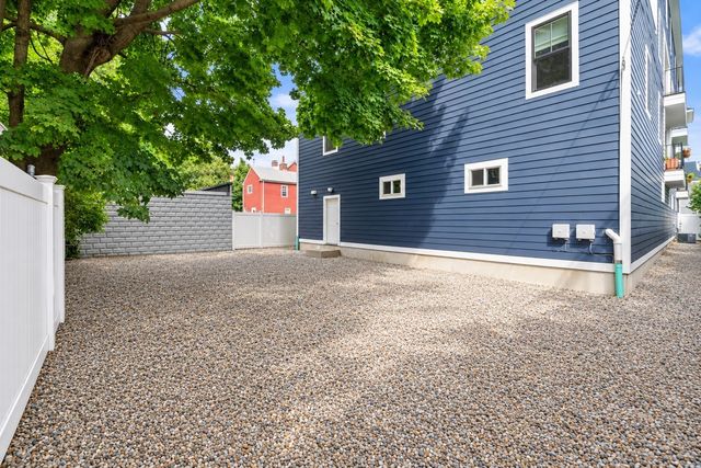 32 Pearl St 3, Boston, MA 02125