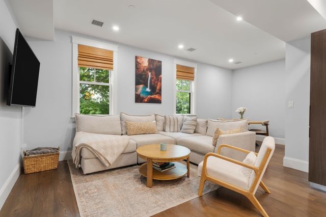 32 Pearl St 3, Boston, MA 02125