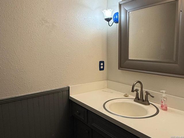 105 Cordoba Cir, Universal City, TX 78148