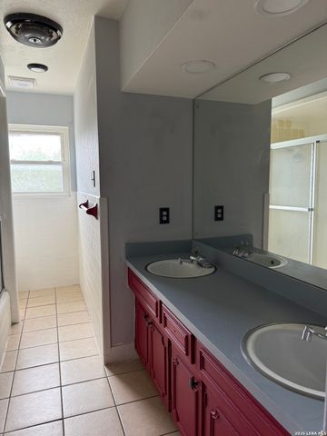 105 Cordoba Cir, Universal City, TX 78148