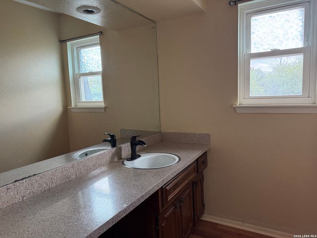 105 Cordoba Cir, Universal City, TX 78148