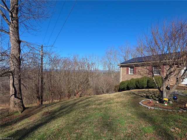 166 Town Lane, Mount Airy, NC 27030