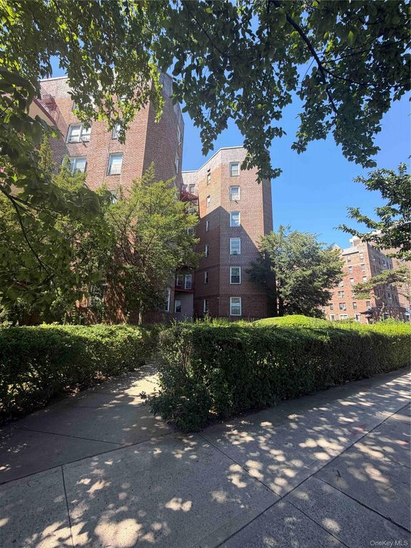 902 Ocean Parkway 3F, Brooklyn, NY 11230 — exterior