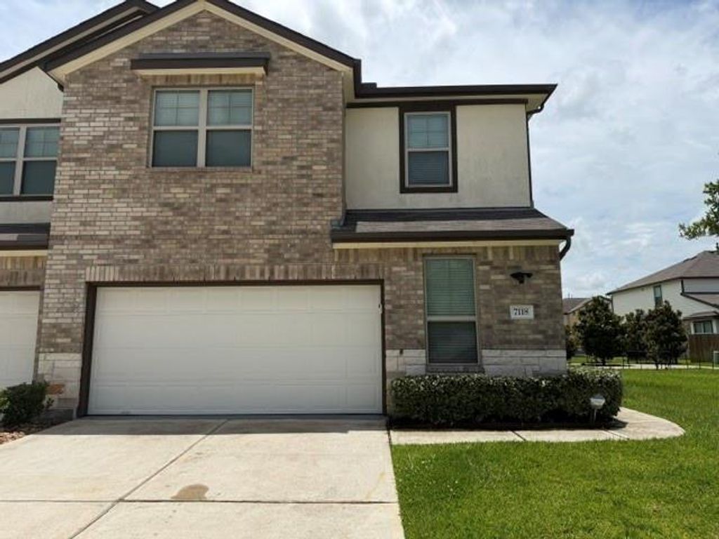 7118 Elgin Street, Pearland, TX 77584