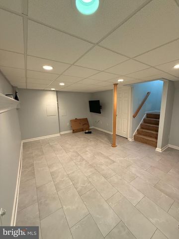 20 GUILFORD PL, Burlington, NJ 08016
