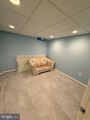 20 GUILFORD PL, Burlington, NJ 08016