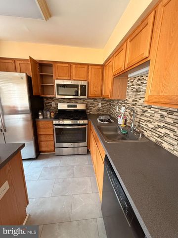 20 GUILFORD PL, Burlington, NJ 08016