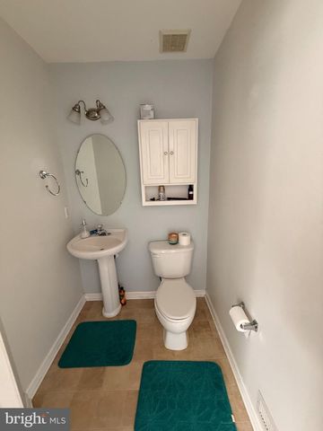 20 GUILFORD PL, Burlington, NJ 08016