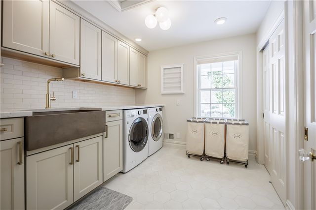 28 Mitchell Road, Pittsford, NY 14534