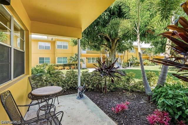 203 8th AVE S 203A, Naples, FL 34102