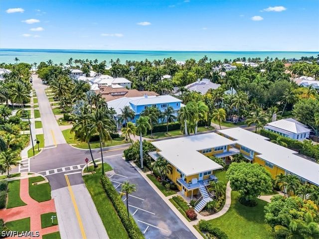 203 8th AVE S 203A, Naples, FL 34102