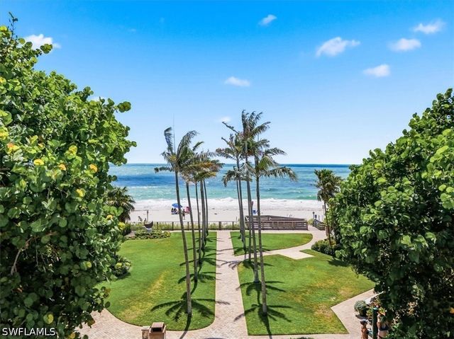 203 8th AVE S 203A, Naples, FL 34102
