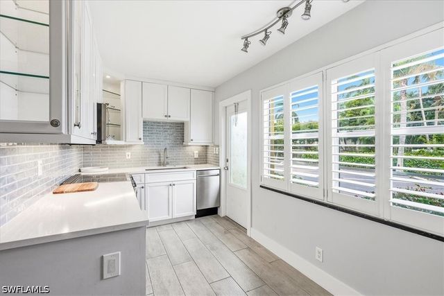 203 8th AVE S 203A, Naples, FL 34102