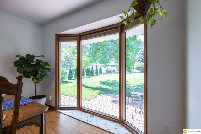 12519 Poppleton Avenue, Omaha, NE 68144
