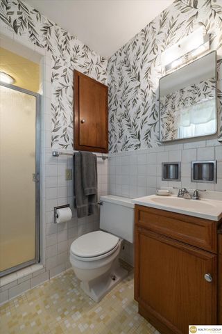 12519 Poppleton Avenue, Omaha, NE 68144