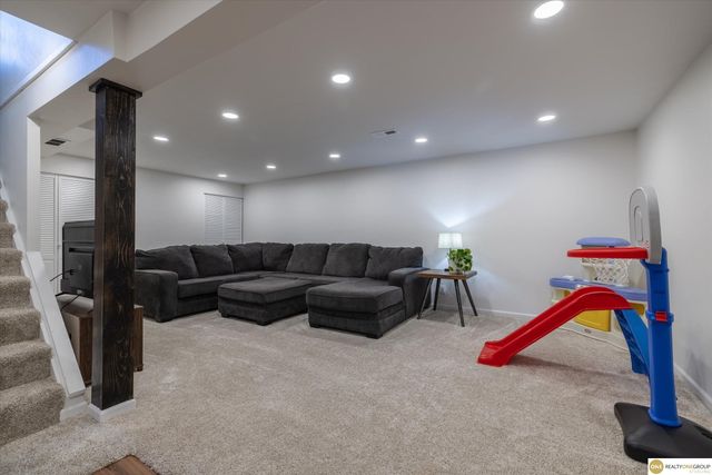 12519 Poppleton Avenue, Omaha, NE 68144